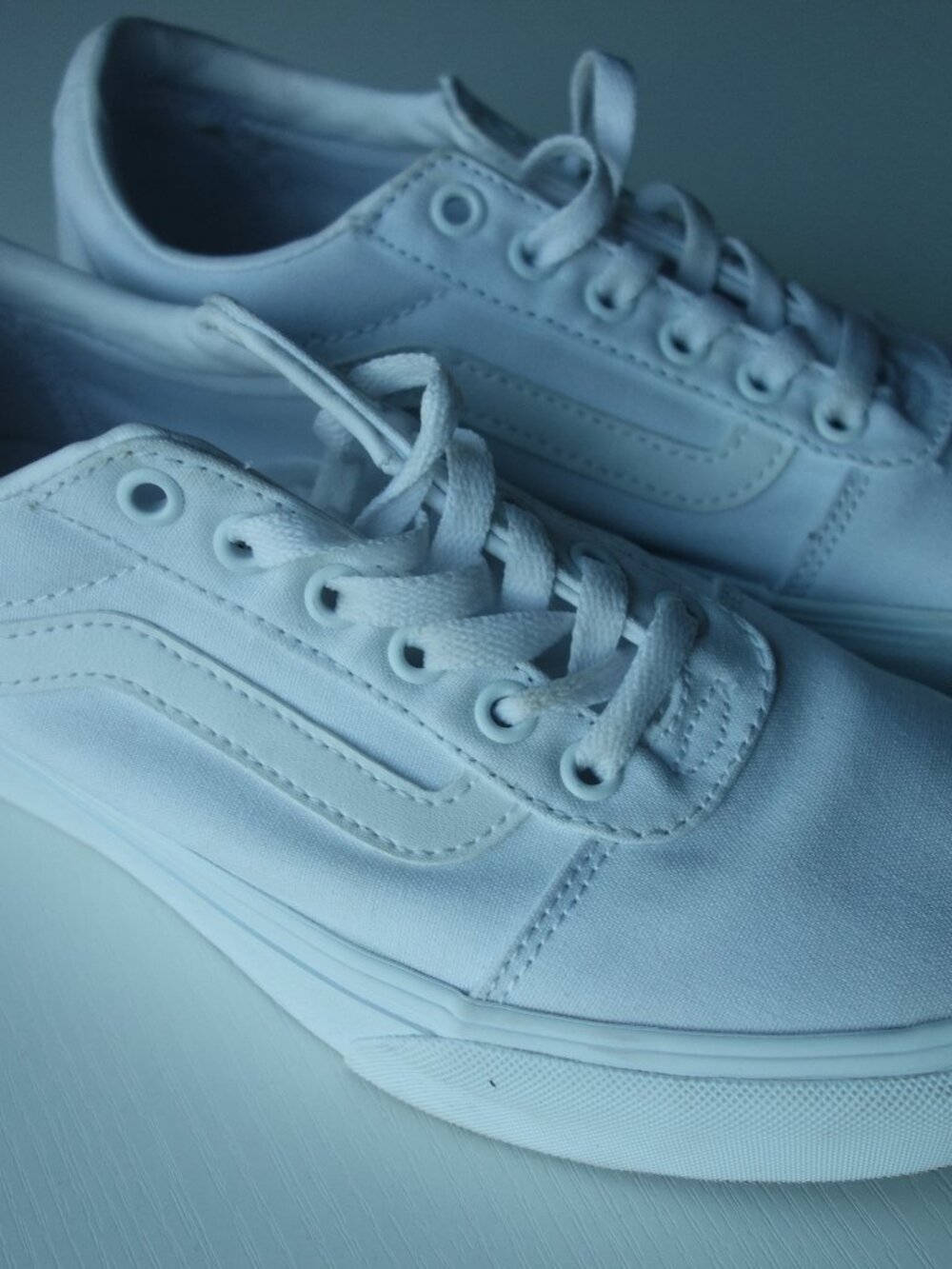 Vans Ward Low Top Canvas Sneakers Triple White Women's 8